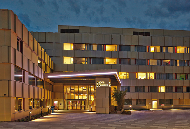5 NOUVELLE MATERNITE CENTRE MERE ENFANT A LUXEMBOURG-STRASSEN Maître d’ouvrage : Centre Hospitalier de Luxembourg Architectes : Atelier d’architecture et de design Jim Clemes S.A., Esch-sur-Alzette / Valentiny HVP Architects s.àr.l., Remerschen 5 NOUVELLE MATERNITE CENTRE MERE ENFANT A LUXEMBOURG-STRASSEN Maître d’ouvrage : Centre Hospitalier de Luxembourg Architectes : Atelier d’architecture et de design Jim Clemes S.A., Esch-sur-Alzette / Valentiny HVP Architects s.àr.l., Remerschen