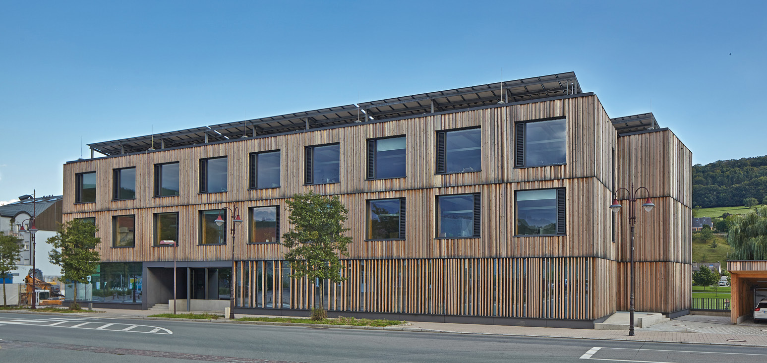 5 Construction d’un bâtiment administratif à Diekirch, énergie positive certifié DGNB « Platin » Photos: morph4 architecture, Lukas Huneke Photography 5 Construction d’un bâtiment administratif à Diekirch, énergie positive certifié DGNB « Platin » Photos: morph4 architecture, Lukas Huneke Photography