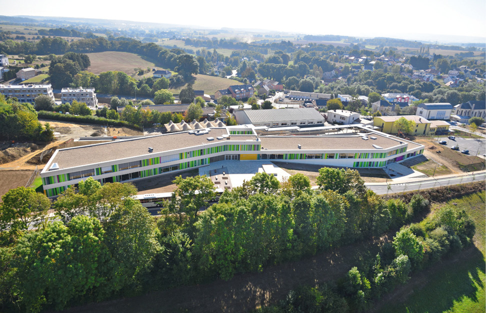 3 Campus scolaire Schouweiler (L), construction d’une école fondamentale et précoce avec chauffage aux copeaux de bois intégré Maître d’ouvrage : Administration Communale de Dippach (L) Bureaux partenaires : TR-Engineering, Luxemburg (L), Goblet Lavandier & Associés, Luxemburg (L) 3 Campus scolaire Schouweiler (L), construction d’une école fondamentale et précoce avec chauffage aux copeaux de bois intégré Maître d’ouvrage : Administration Communale de Dippach (L) Bureaux partenaires : TR-Engineering, Luxemburg (L), Goblet Lavandier & Associés, Luxemburg (L)