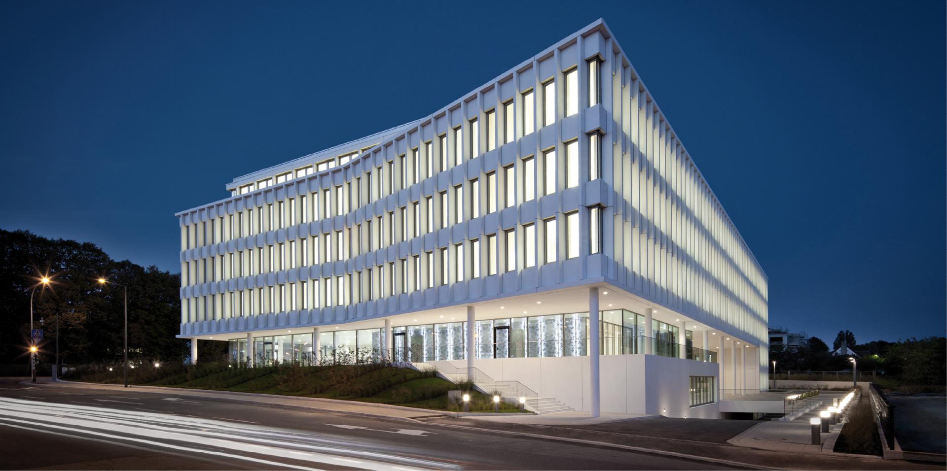 1 Nouveau siège de la CSSF, Luxembourg + JSWD Architekten, Köln Photo © : Steve Troes Fotodesign 1 Nouveau siège de la CSSF, Luxembourg + JSWD Architekten, Köln Photo © : Steve Troes Fotodesign