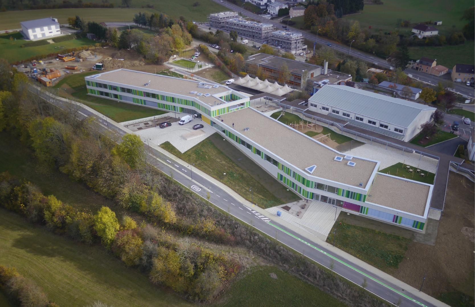 1 Nouveau complexe scolaire Schouweiler Architecte : WW+ Architektur & Management S. à r. l. 1 Nouveau complexe scolaire Schouweiler Architecte : WW+ Architektur & Management S. à r. l.